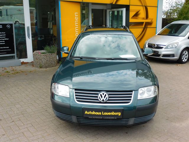 Details zum Fahrzeug: Volkswagen Passat Variant 1.6 PDC+AHK im Kunde Auftrag